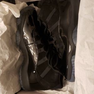Jordan retro 11's